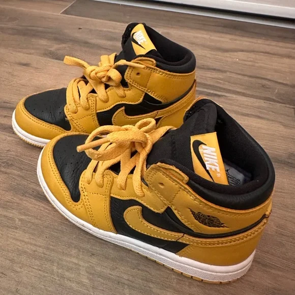 Jordan Yellow and Black Sneakers High-Top Leather - Picture 2 of 3